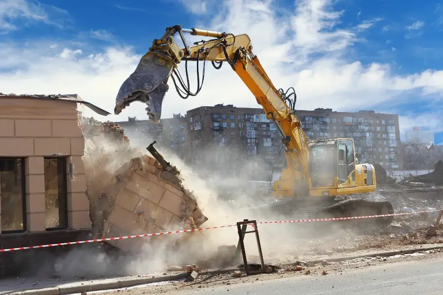 Why Demolition Services Improve Junk Removal Efficiency Brooklyn, NY